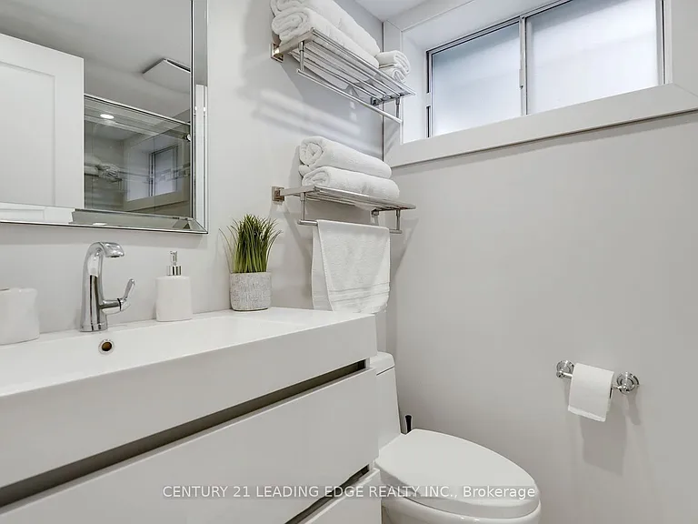128 Admiral Rd #BASEMENT — Photo 13
