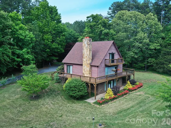 86 King Arthurs Ct, Hickory, NC 28601