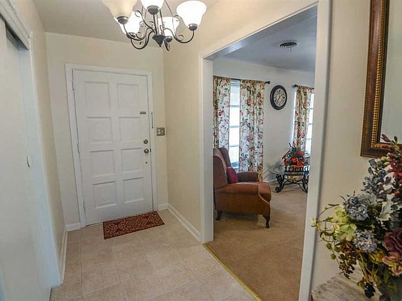 5th image of 1304 Eleanor Dr