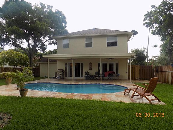 3rd image of 310 NW 78th Ter