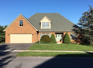 60 Derbyshire Dr, Carlisle, PA 17015