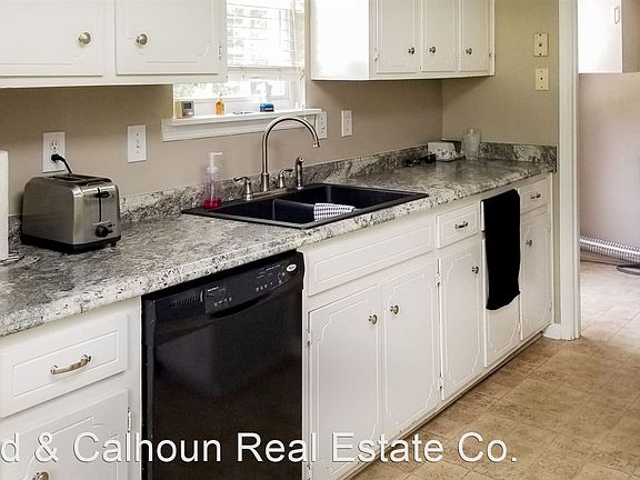 5th image of 4354 Roswell Dr