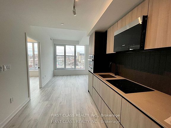 4th image of 2 Augusta Ave #701