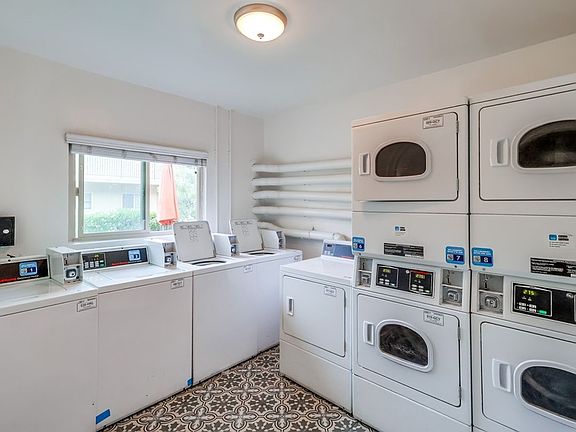 5th image of 3528 W Adams Blvd APT 43