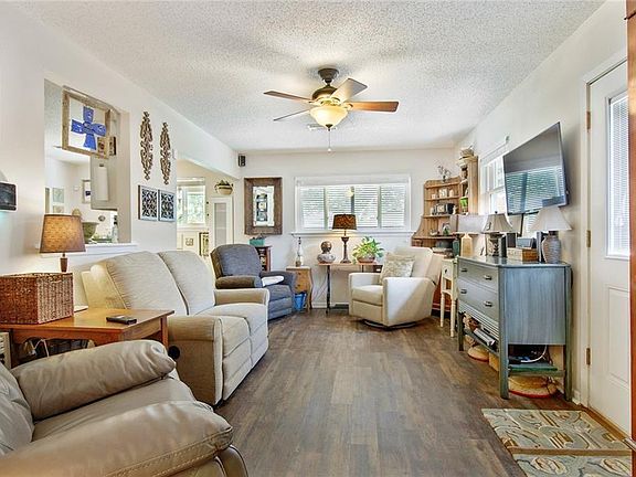 4th image of 2645 Halsey Ave