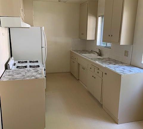 2nd image of 440 E San Jose Ave #1