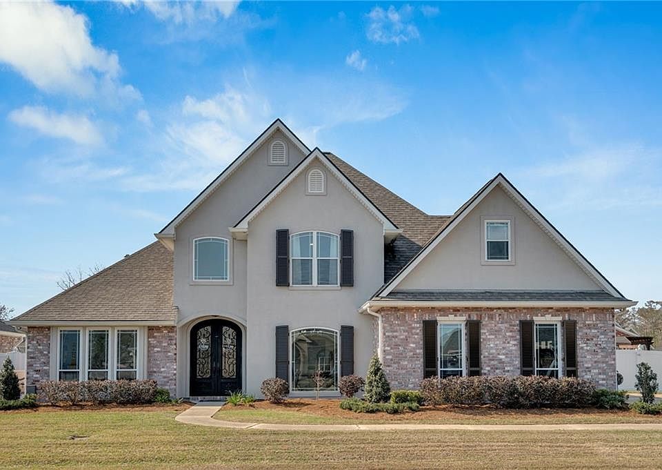 1st image of 104 Live Oak Ln