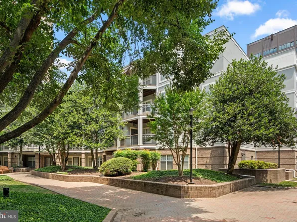 5575 Seminary Rd APT 102, Falls Church, VA 22041