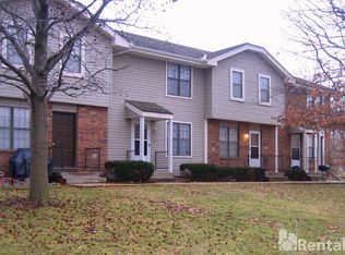 102 NE Timbercreek Cir, Lees Summit, MO 64086