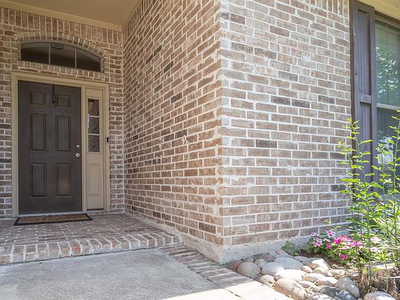 3rd image of 513 Harbor Oaks Dr
