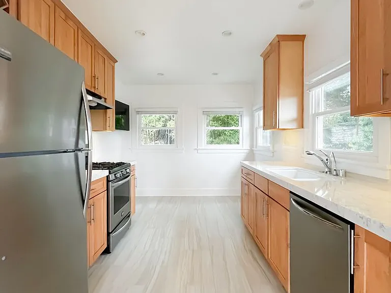 Unbelievable Stand-Alone 2-Bedroom House in Prime West Hollywood Hills — Photo 8