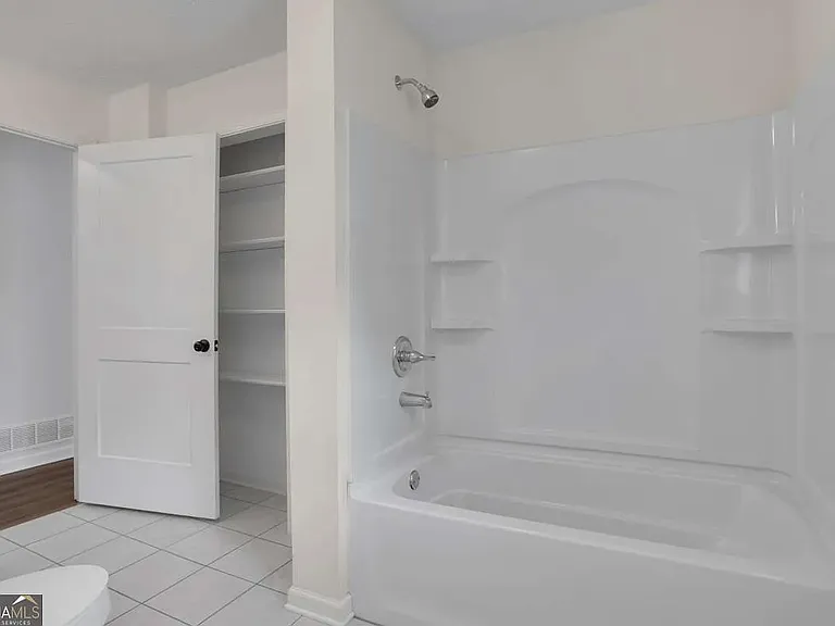 4845 Oak Grove Dr — Photo 17