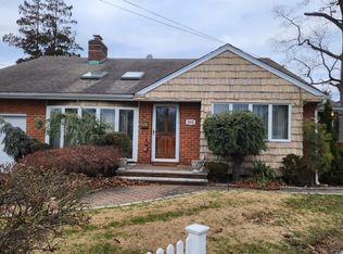 800 Hancock Ave, Franklin Square, NY 11010