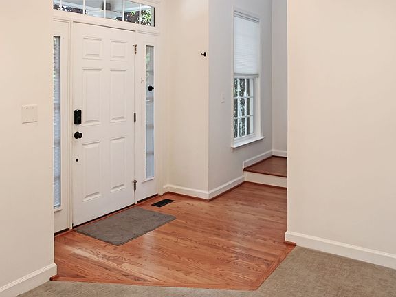 4th image of 1023 Farrow Dr