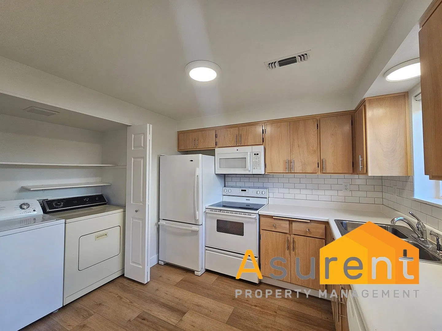 Remodeled 3BR/1.5BA Medford Townhome with In-Unit Laundry & Fully Fenced Patio! — Photo 4