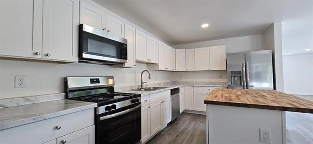2 bed, 1.0 bath, 1200 sqft, $2,500 — Photo 1