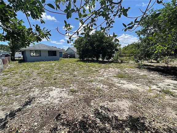 3rd image of 215 NW 15th Ct