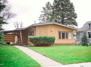 305 W 9th St, Morris, MN 56267