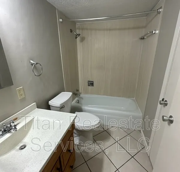 1301 Saint John St #107 — Photo 7