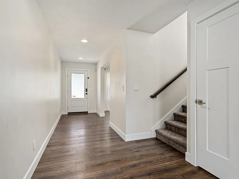 414 E 8800 S — Photo 3