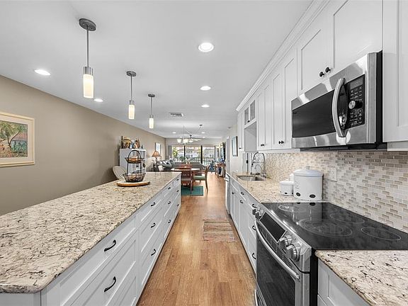 4th image of 4750 BRITTANY DRIVE S #126