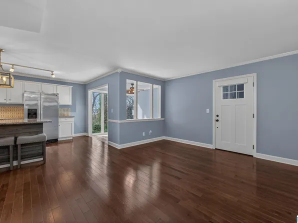 1904 Shades Cliff Ter APT C, Vestavia Hills, AL 35216