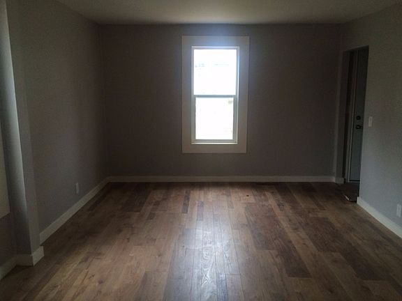 2nd image of 950 Athol St