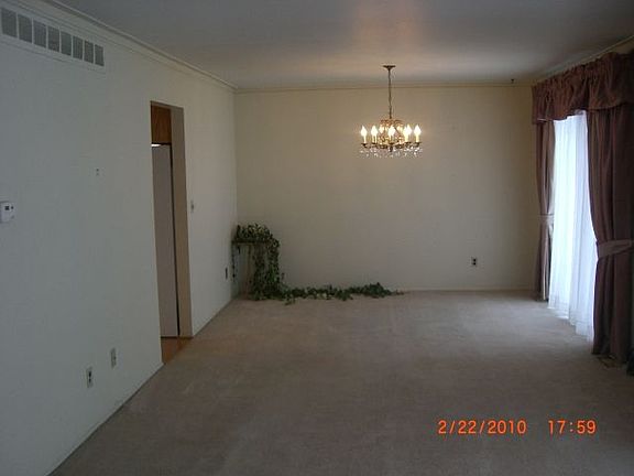 3rd image of 1878 N Lake Dr