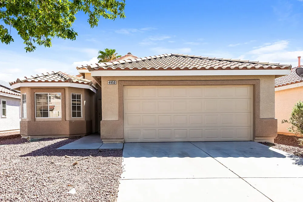 4 bed, 2.0 bath, 1606 sqft, $2,165 — Photo 1