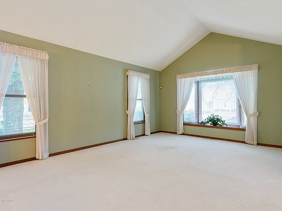 2nd image of 806 Pine Forest Ln