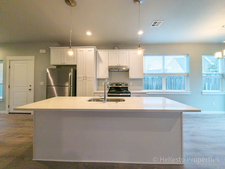 2530 SW Coho St — Photo 10