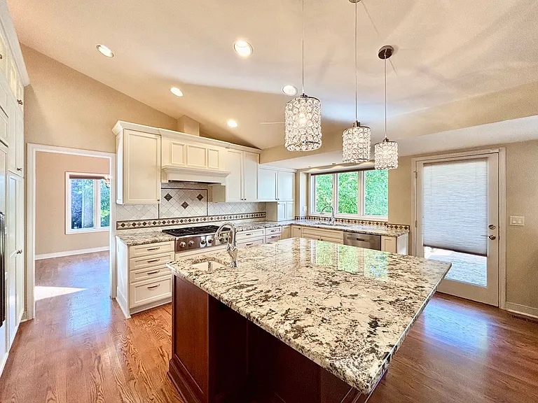16558 SE 58th Pl — Photo 9