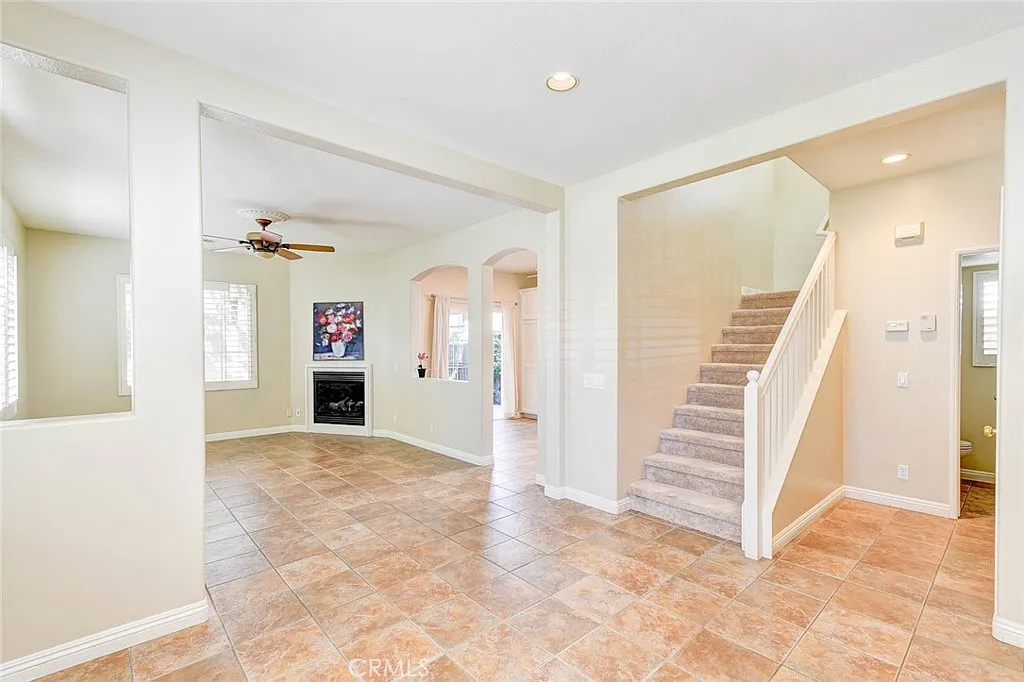 3 bed, 2.5 bath, 1473 sqft, $4,550 — Photo 3