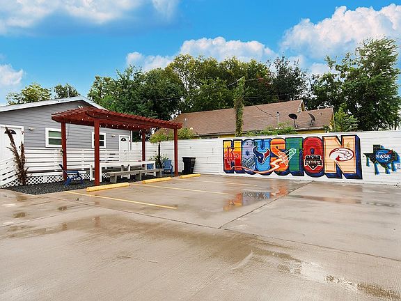 4th image of 3701 McGowen St APT 5