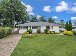 5 Garden Ln, Commack, NY 11725