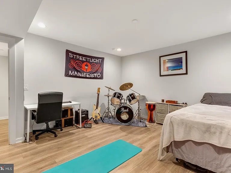 385 Martin St #1F — Photo 15