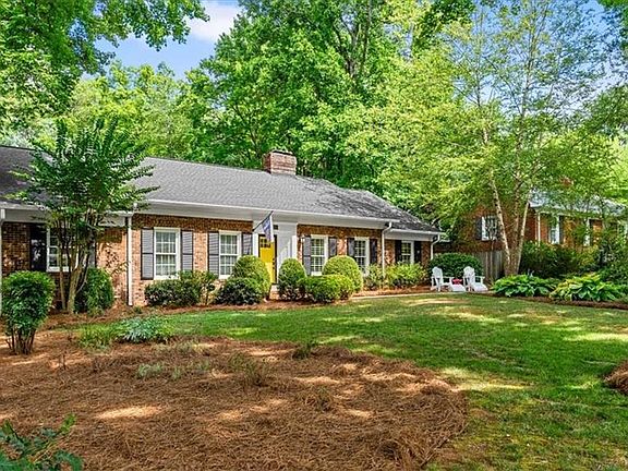 3rd image of 802 Kemp Rd W