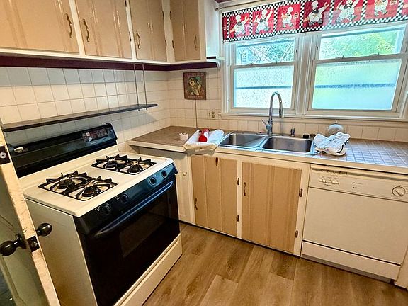5th image of 60-62 Hastings St #60
