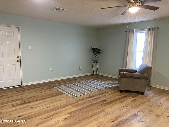 3rd image of 218 Wilree Dr