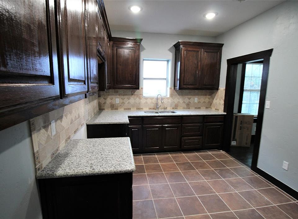 1st image of 703 W Trammell Ave