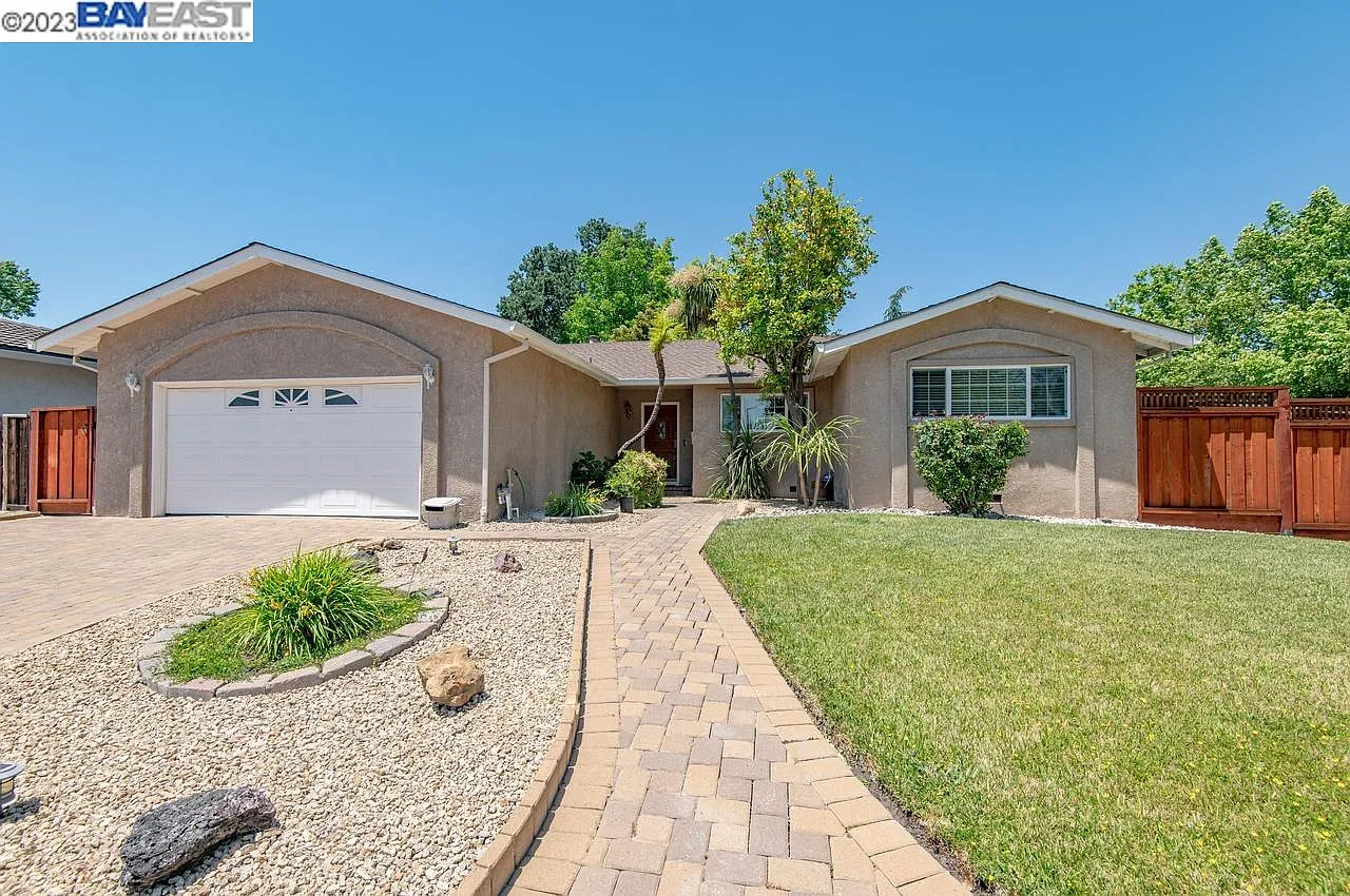 210 Weymouth Ct photo 1