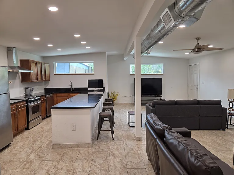 707 W Crestland Dr — Photo 7