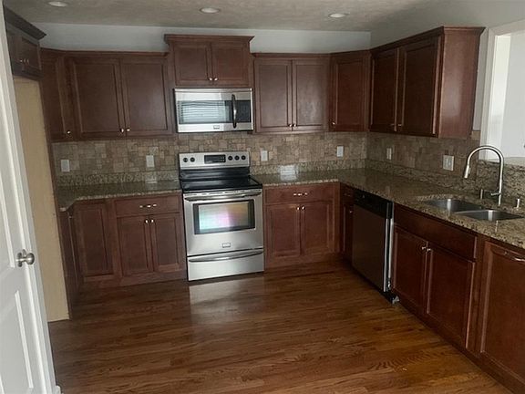 5th image of 909 Creek Water St