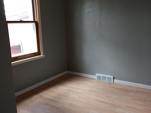 4th image of 915 Fairbanks St