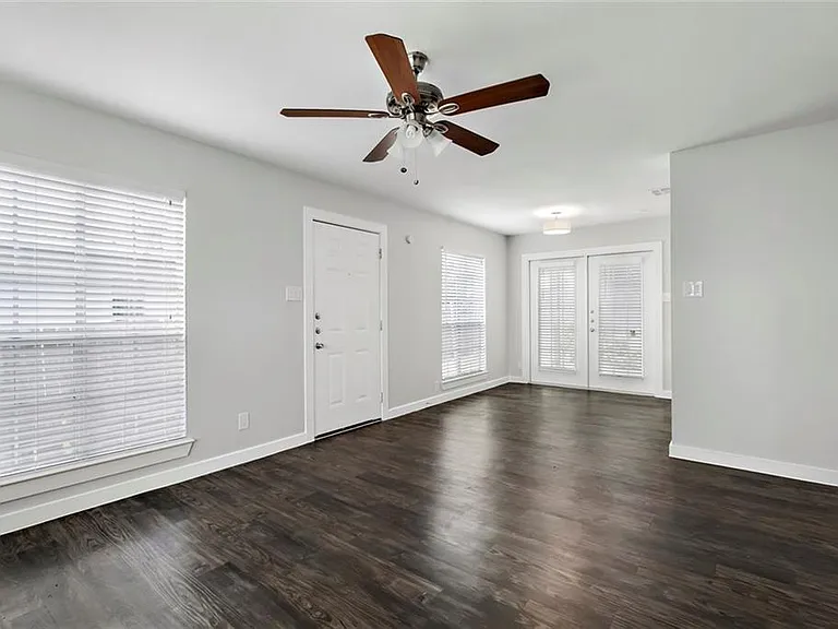 6205 Hyside Dr #B — Photo 2