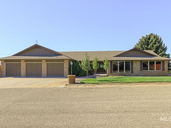 2nd image of 1029 Lilac Ln