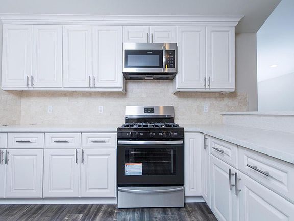 5th image of 1354 Finch Ave