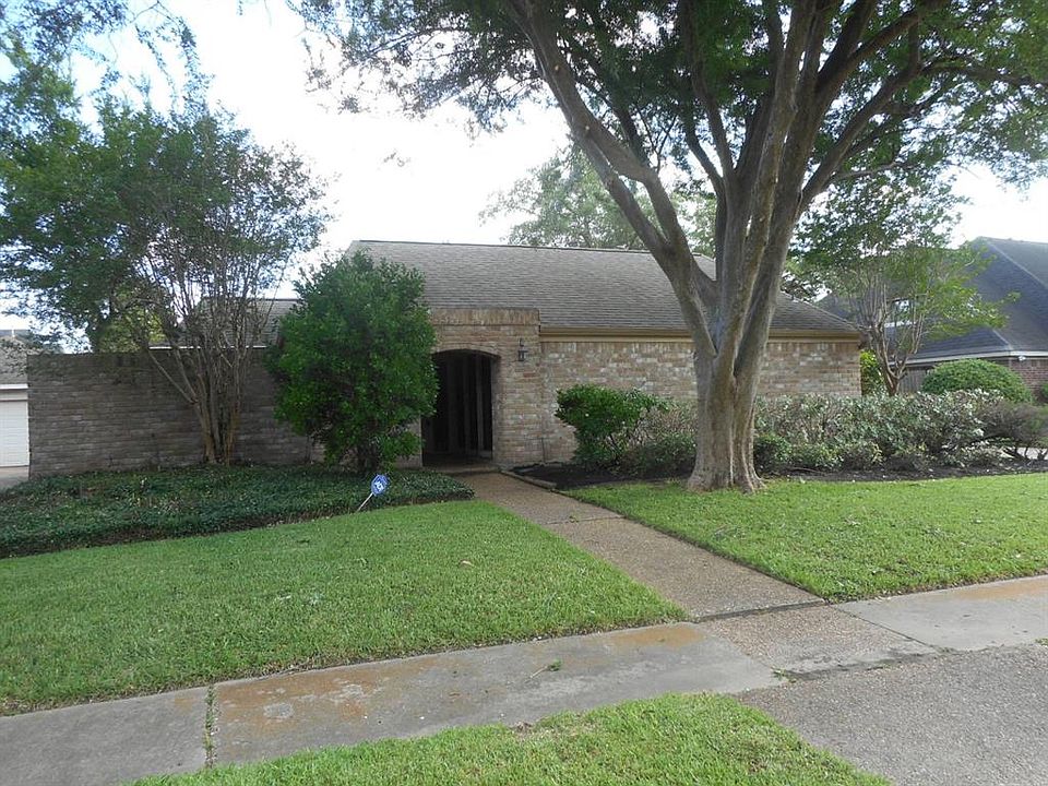 1st image of 15203 Via Verde Dr