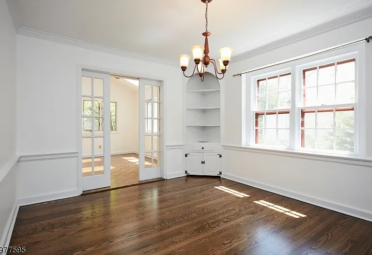 742 Ridgewood Rd — Photo 3