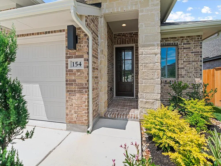 154 Blackborrow Dr — Photo 2